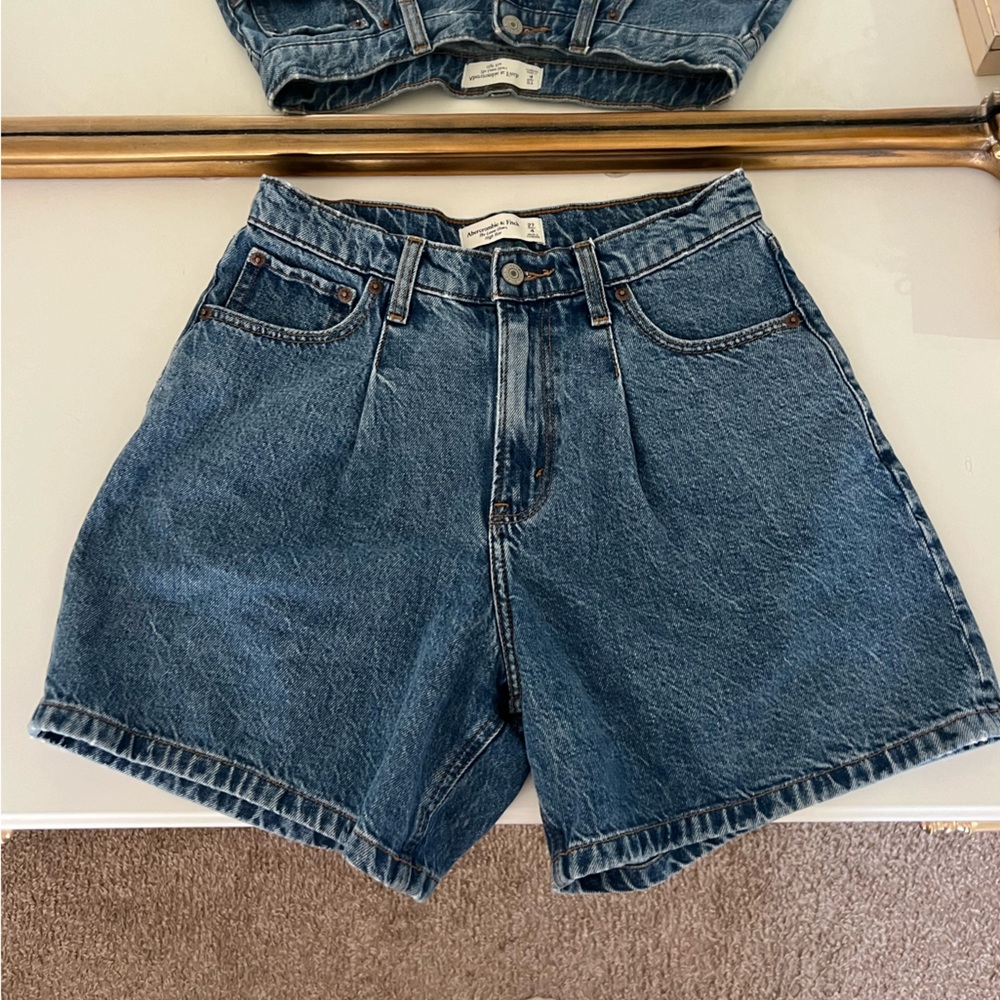 Abercrombie & Fitch The Loose Short High Rise